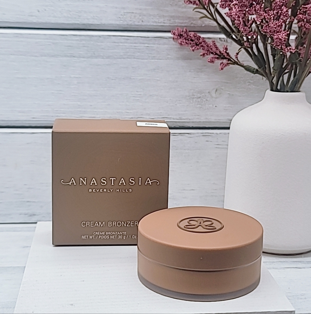 Anastasia Beverly Hills Cream Bronzer in Amber